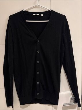 Uniqlo Men's Black V-Neck Button Cardigan